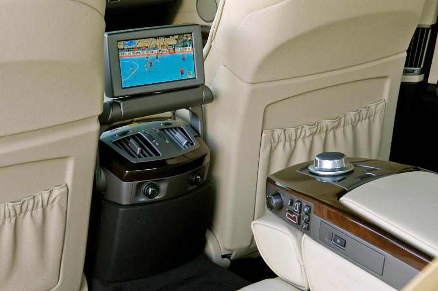  BMW 7-Series L 2006 года  (фото 5 из 89)